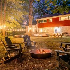 Unique! Retro 1950's wooded retreat near Indiana Dunes National Park