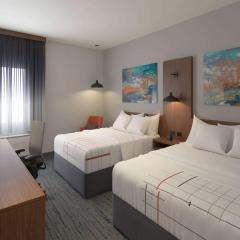 La Quinta Inn & Suites by Wyndham San Antonio at the RIM