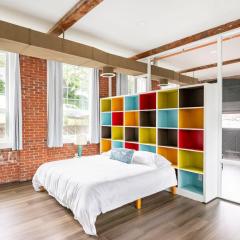 Jennifer's Vibrant Historic Brick Loft Private Apartment