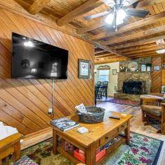 Hot Tub and Fire Pit Cozy Cabin in Maggie Valley