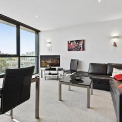 Beautiful 1-Bed Unit in The Heart of Melbourne