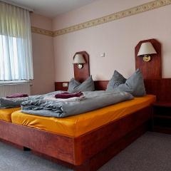 Pension FAULPELZ - Doppelzimmer mit Bad