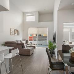 Downtown Santa Monica 2bedroom with Free Parking