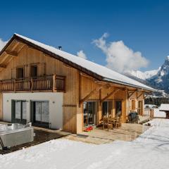 Modern chalet with hot-tub, sauna, 5 ensuite bedrooms