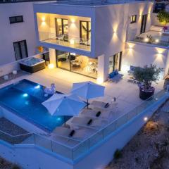 New! Luxury Boutique Villa Fay, heated Pool, Jacuzzi, Seaview near Split and Omis