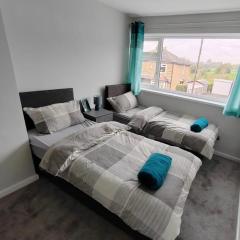 Cosy Brighouse 3 bed house-Great for contractors