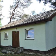 Holiday House in Szczecin at the lake with parking space for 4 persons