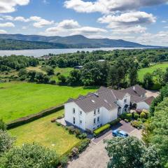 Large 5 bedroom home to sleep 10 people with wonderful sea views