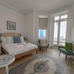 Charming and cosy 1 bed apartment with terrace in prime South Kensington location