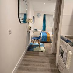 Cosy Self-Contained Studio in Salford Manchester - Newly Renovated