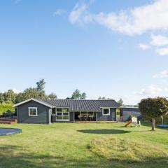 3 Bedroom Gorgeous Home In Bogø By