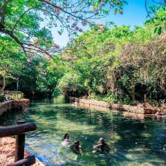 Thermas Paradise Apartamento de 1 Quarto em Rio Quente-GO com rio natural