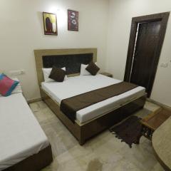 Near Taj Mahal-Basil Inn Home Saty Agra