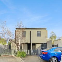 Blue Chip Williamstown Beach Bay Townhouse