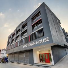 Super Townhouse MG Road Pune