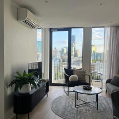 Spacious 2bed 2bath Apartment with City Views