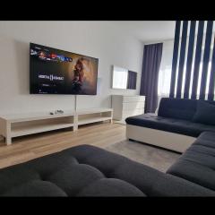 2 Bedroom Cityview Apartment -QLED TV-Parking