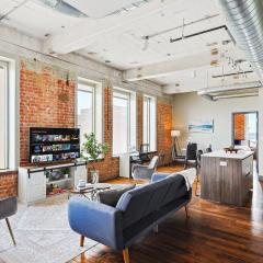 Spacious Downtown Loft-Gym-Pool-Free Valet Parking