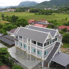 Garden House Rice Field and Mountain View