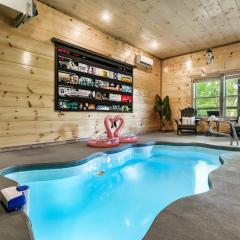 Holiday Special, Pool Projector, Pet Friendly, HotTub, Mins to Wilderness