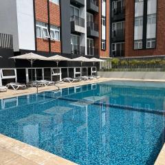 Luxury King Bed with FREE Pool & Gym - Parque San Jorge Z11