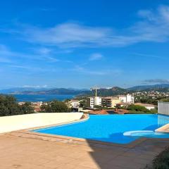 Appartement vue mer avec piscine