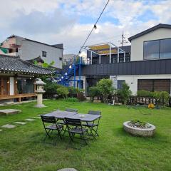 Stay33 Pet friendly house near Hwangridangil