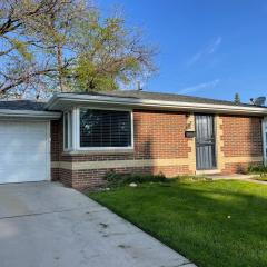 Shared house Central Denver- Queen sleeper sofa-self check in