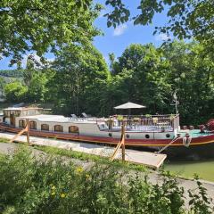 Maïtena Péniche Hôtel de Luxe privée à Besançon