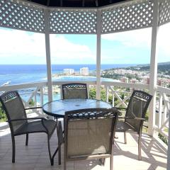 OceanBreeze Jamaica Penthouse, 7-Minute Walk to Beach