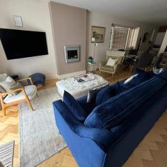 Modern Apt 3 Bedrooms near Dundrum