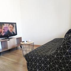 Petit Nid Urbain Proche RER, 25min Paris Centre Chambre privée et SDB privée indépendante