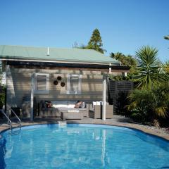 The Pool House Bed & Breakfast - Near Marine Parade Napier