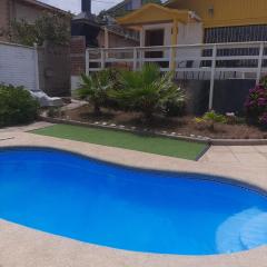 Linda casa con piscina en el quisco.