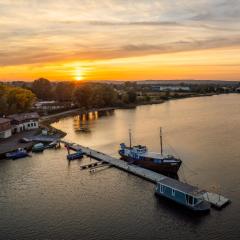 Houseboat GDY-50, dom na wodzie z sauną i jacuzzi