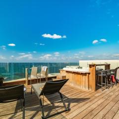 Rooftop Jacuzzi Seafront Penthouse by Sea N' Rent