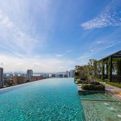 Seaview 2BR Infinity Pool & EasyAccess to Town 13A