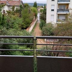 Bel appartement Type F2 vaux en velin Village 69120