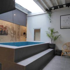 Heritage House 4BR with Dipping Pool, Central Location Near Street Art 45