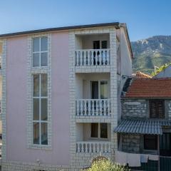 Kastel Gomilica Cozy and Stylish Apartments near the Sea