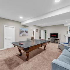 Royal Luxury - Home mins from Falls with Pool Table