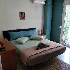 Cozy & Bright Home 50m from Subway -Agios Antonios