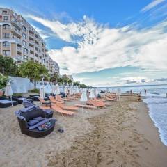 Luxurious beachfront apartment with private beach and panoramic views in La Mer complex