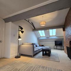 Stylish City Centre Apartment with Parking