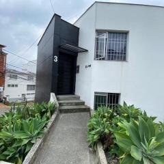 Hermoso apartamento privado en uno de los mejores sectores de la ciudad de Manizales, totalmente equipado y lo mejor de todo CENTRAL A ZONAS DE INTERES