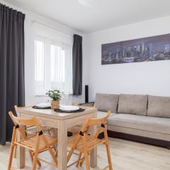 Jasny Klimatyzowany Apartament z Parkingiem w Wieliczce by Noclegi Renters