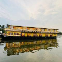 Dream Luxury Houseboat Awaits !