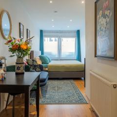 Suite with private bathroom near Vondelpark