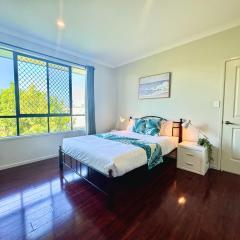 Cozy Share Suite in Coopers Plains - Double Room with Private Bathroom