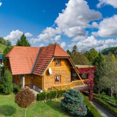 Gorgeous Chalet With Pool & Spa - Happy Rentals